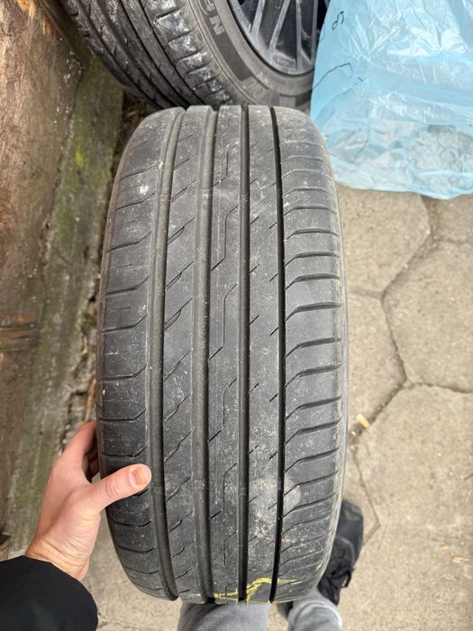 Гуми с джанти Momo 18’ 5х120 BMW F10 F30 F31 225/45/ZR18