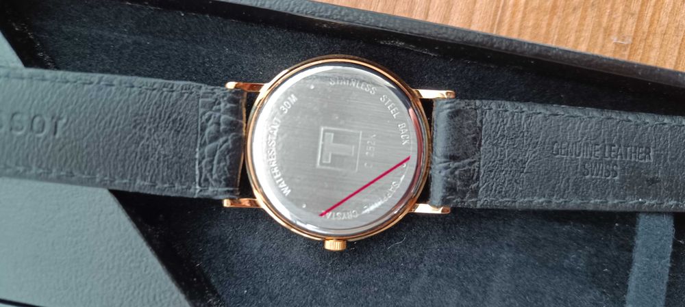 Продавам нов часовник ,, Tissot " Readers Digest