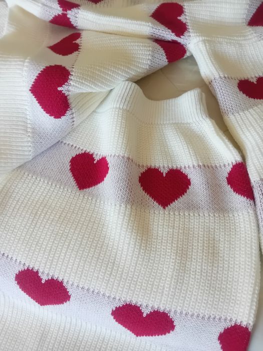 Нов  топъл свеж комплект м,л размер  с еластичност