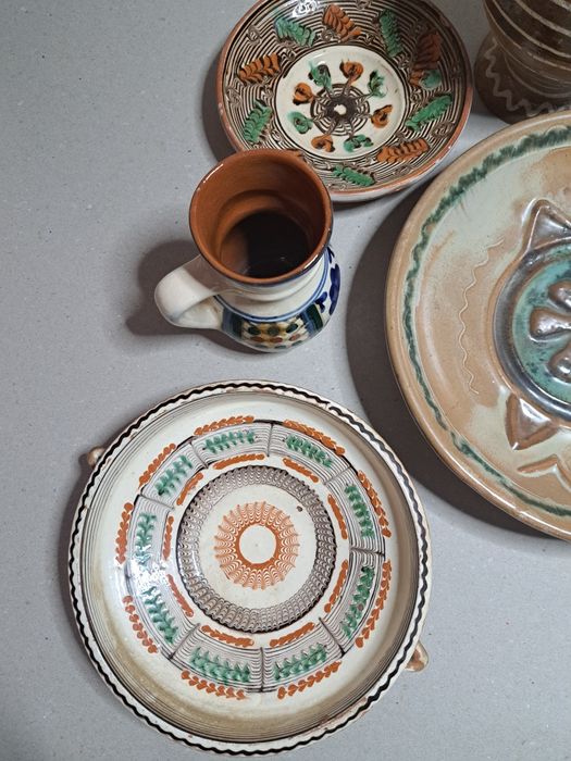 Vase din ceramică, din România.