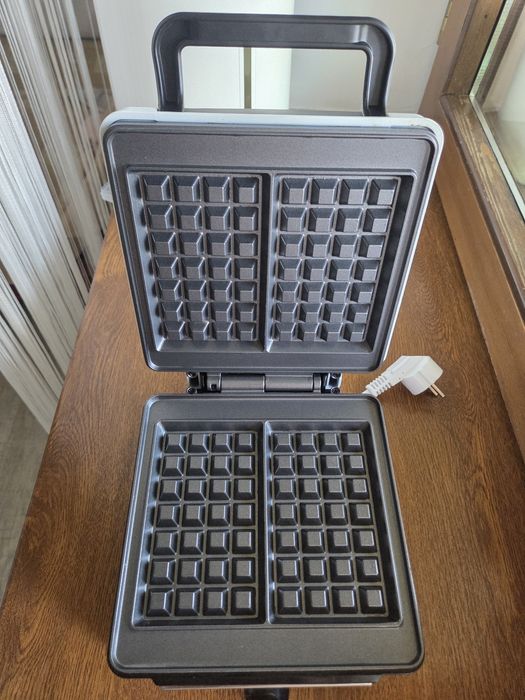 Вафельница Kitfort KT-1646