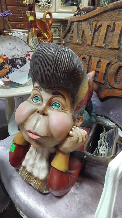 Забавна статуетка / поставка / -Лааф Лумел!