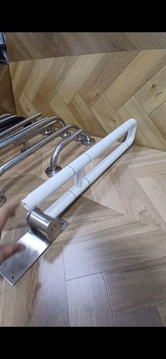 Poruchin . Vanna va hojathona uchun ushlagich.