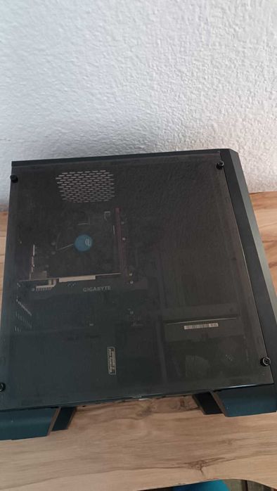 Геймърски компютър + монитор philips