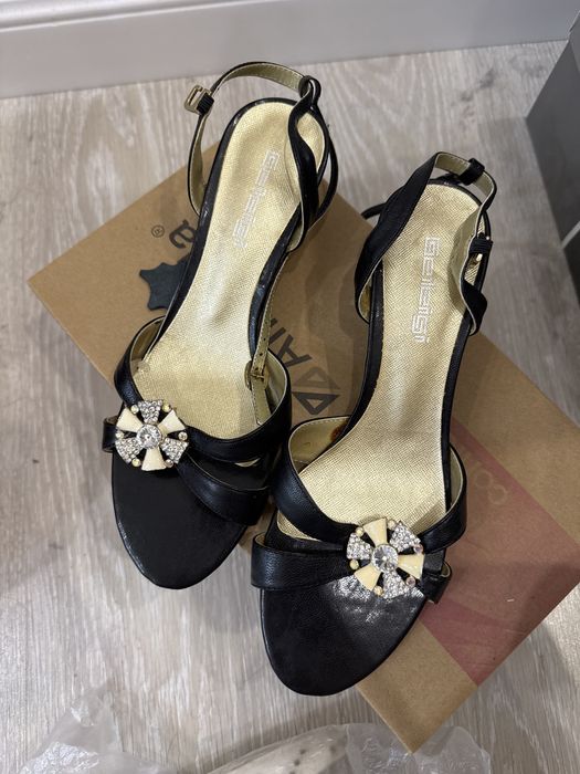 Туфли новые 37 размера ноги