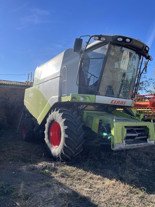 Комбайн Claas tucano 320