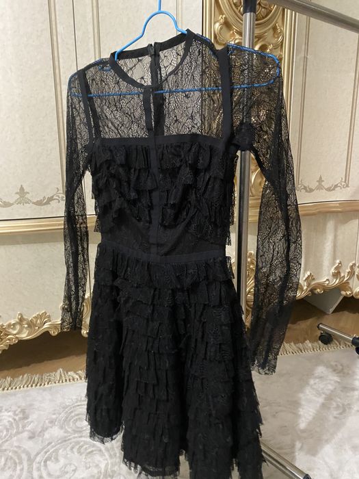 Платье кружевное короткое