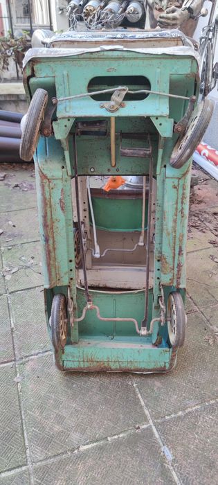 Москвич с педали, Ретро кола с педали