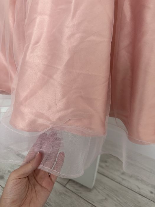 пудрово-розовое платье