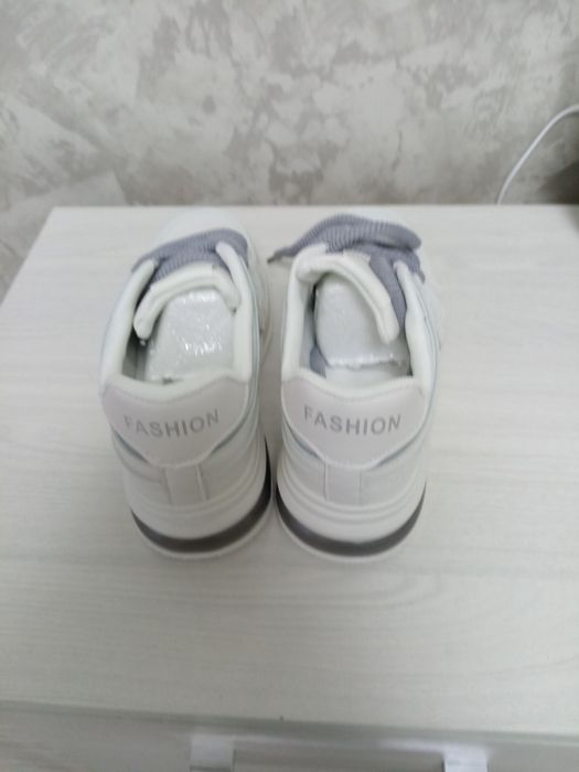 Срочно продам новый 38,36 размеры