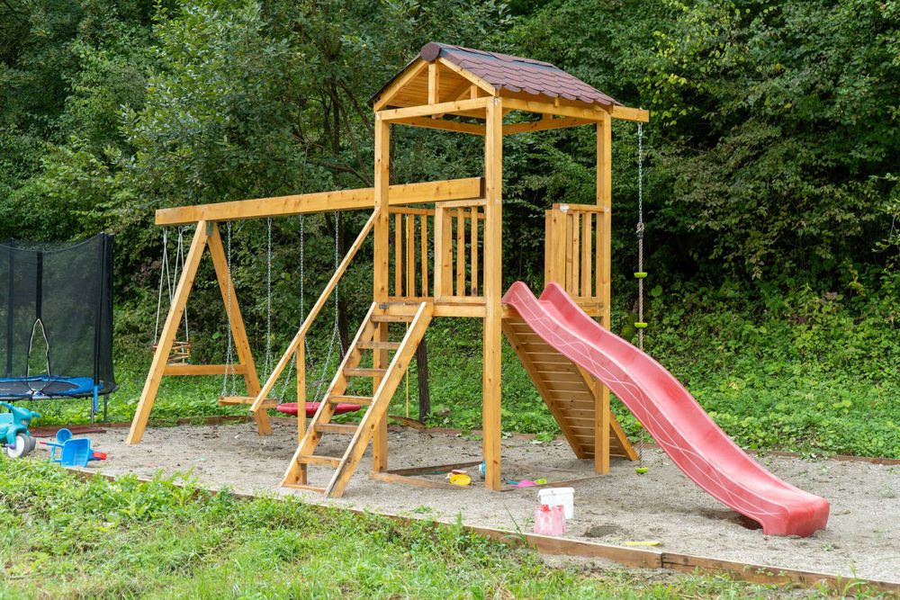 Cabană premium mobilată, 6 camere, 1,68 ha livadă și baltă, aproape de Deva