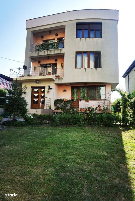 Navodari - Vila D+P+2 +T - ideală pt 2 familii sau ca Business