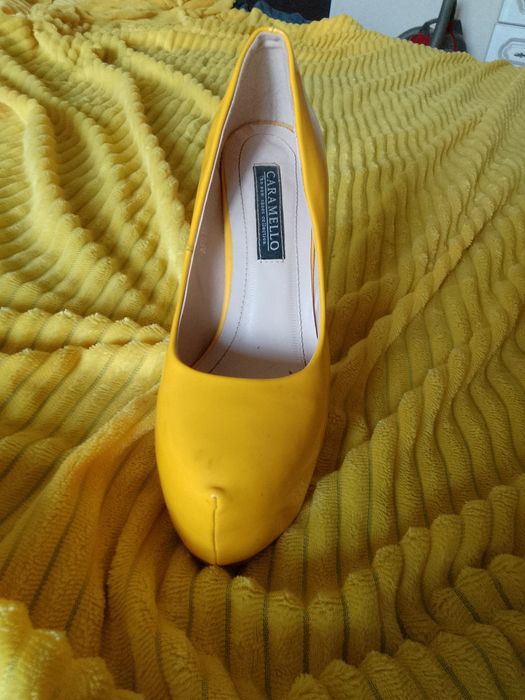 Срочно продам летние сапоги и туфли