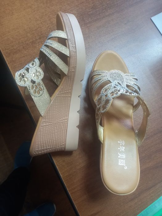 Женские новые босоножки