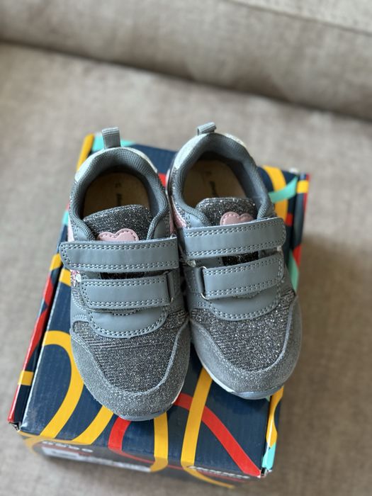 Продам кроссовки для девочек