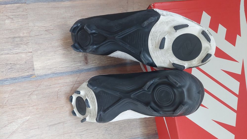 Футболни обувки Nike Phantom 45
