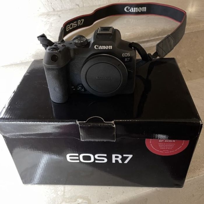Canon EOS R7 mirorless