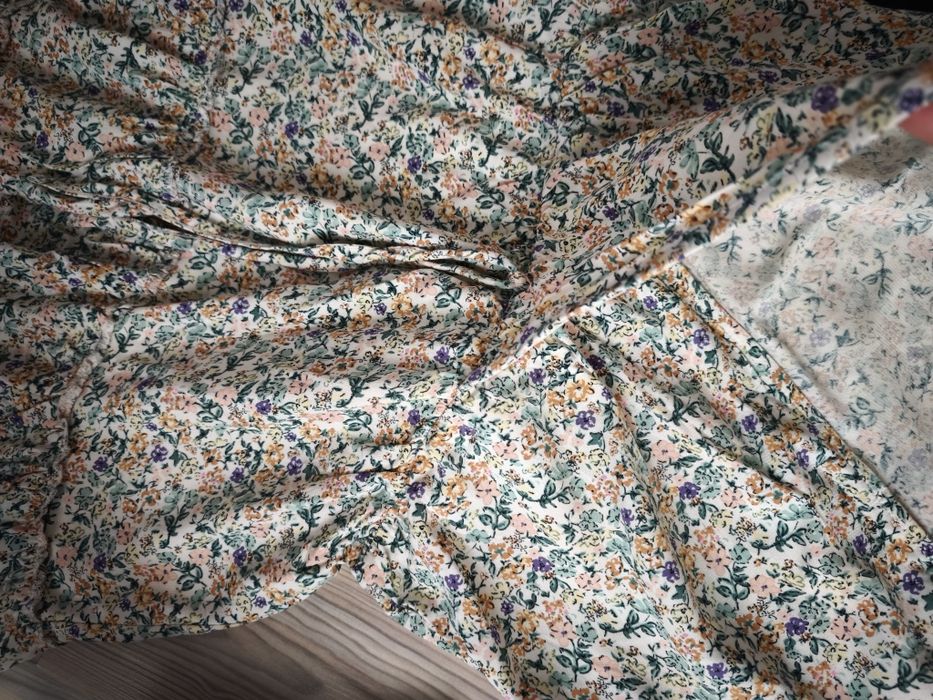 Рокли размер М по 6 евро за брой