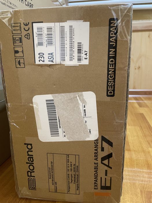 ROLAND E-A7 sintezator