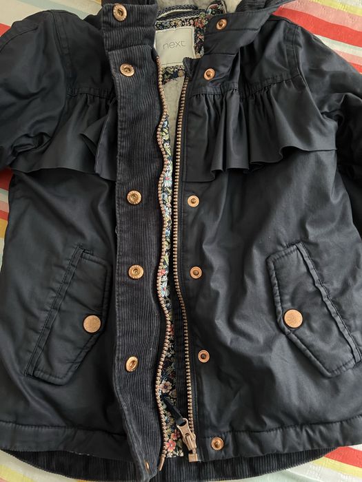 Продам куртку для девочек