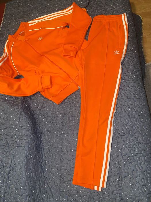 анцуг костюм е ярко оранжев adidas