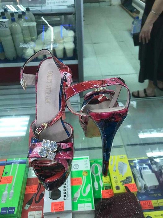 Продам классные женские туфли