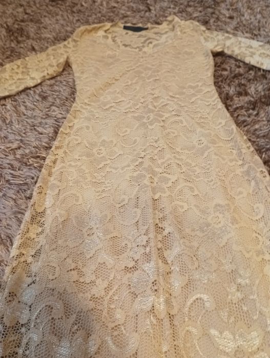 Rochie dantela bej