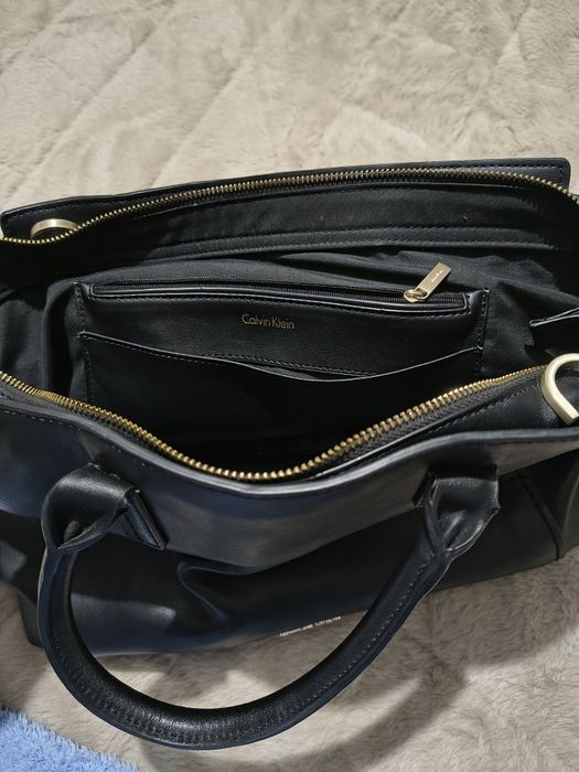 Vând geanta de piele