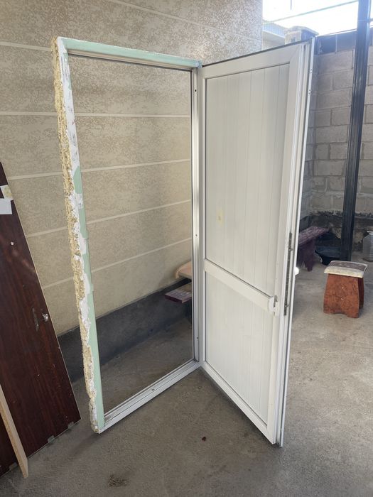 Пластик есык сатлады