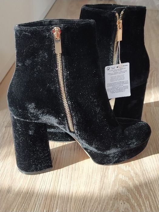 Велурени боти Stradivarius