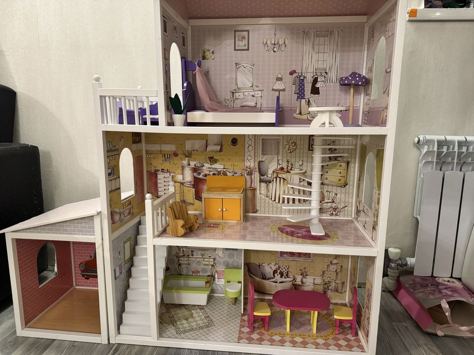 Продаю кукольный домик