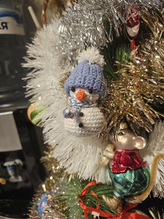 Ръчно изплетени коледни играчки за елха