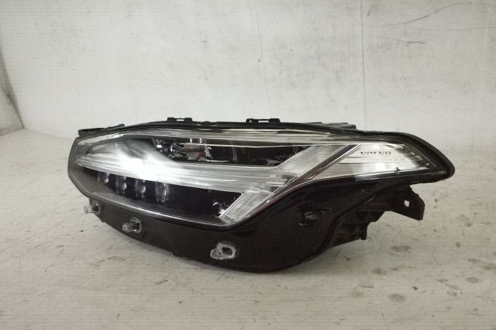 Фар Ляв Пълен Лед Активен Висок Сноп Оригинален В Добро Състояние Волв