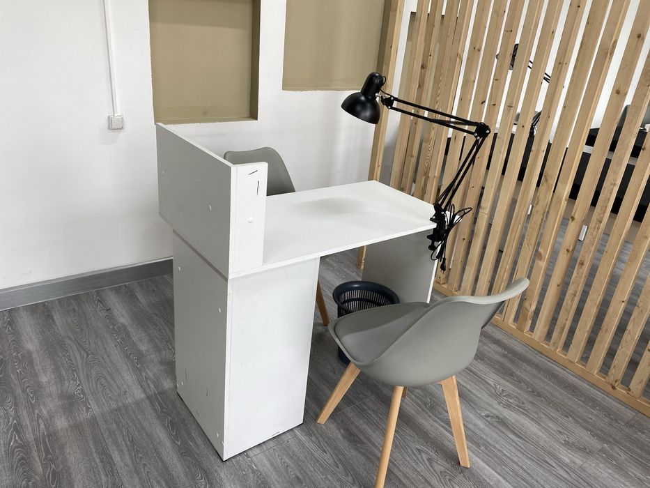 Сдаются маникюрные столики, кушетка