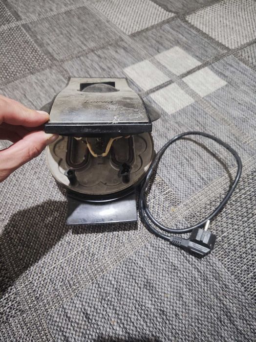 Вафельница электрическая