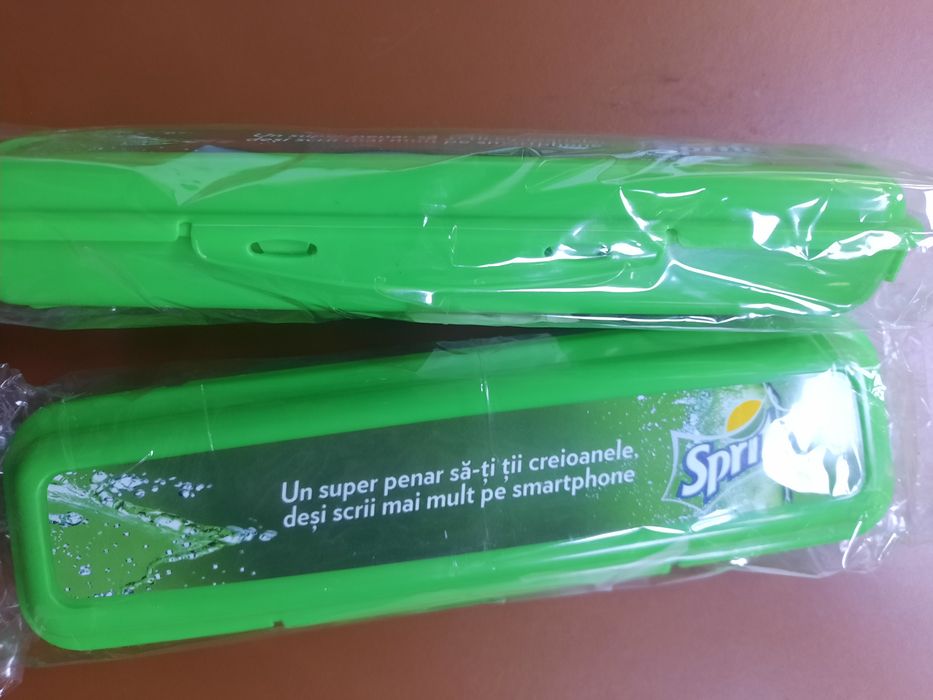 2 penare din plastic