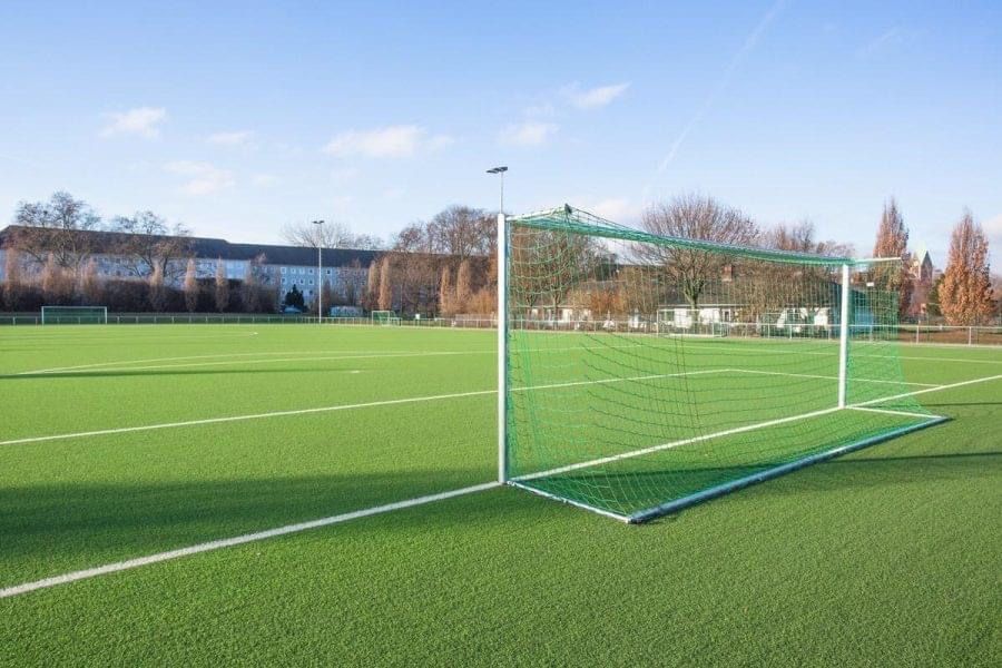 Мини стадион куриш хизмати барча турдагиСунний Чим