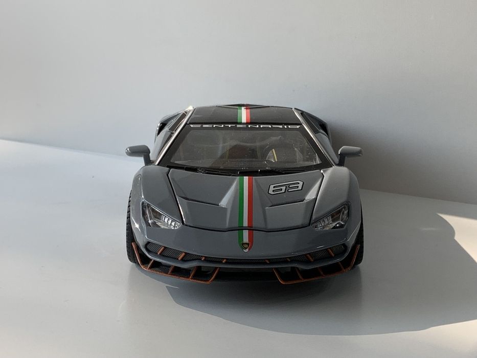 Modelka Lamborghini Centenario 1:24
