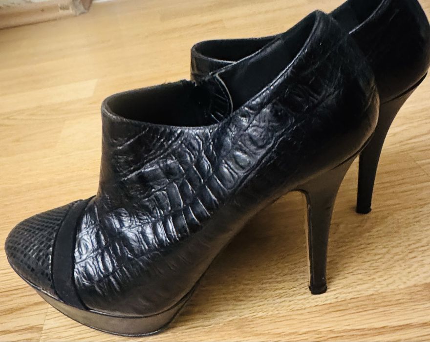 Vand pantofi de calitate, modele deosebite, stare foarte buna