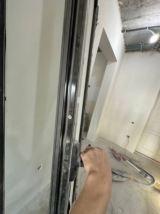 Продаю дверь Akfa engelberg б/у