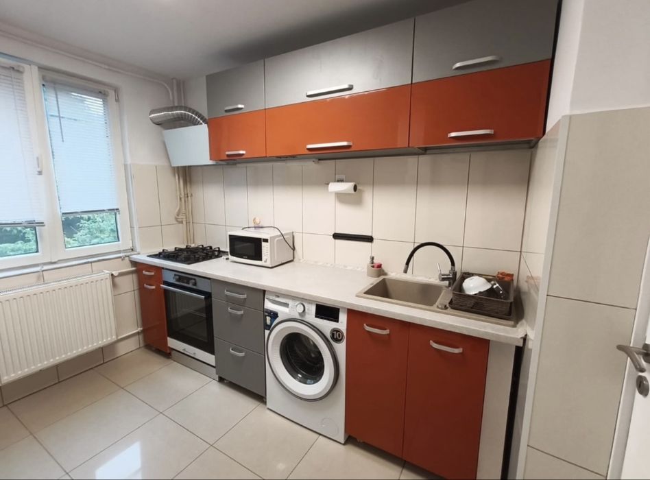 Inchiriez apartament 3 camere