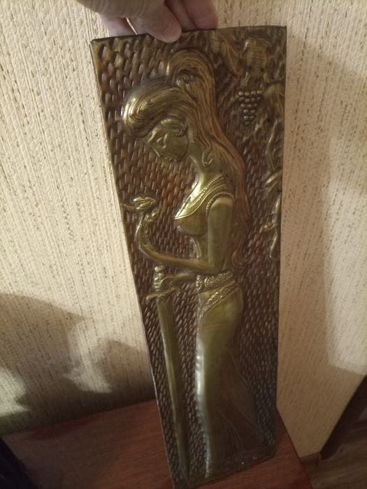 Чеканка девушка !