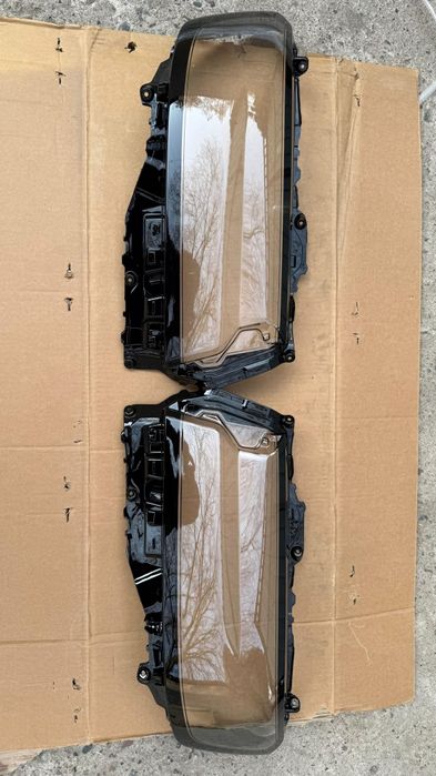 Стекло фары Land Cruiser 300