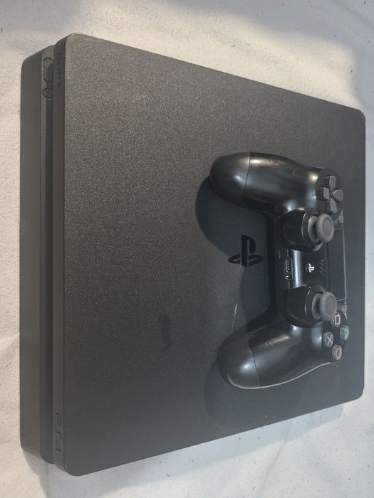 PS4 Slim 500GB cu o maneta