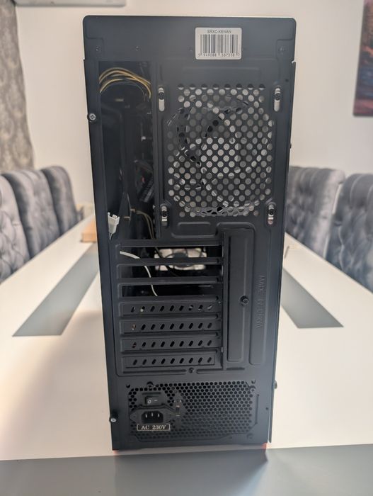 REZERVAT! Carcasa ATX + sursa 650w