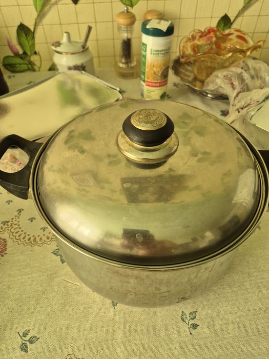 Чайники  элект. 2 шт и простой, кастрюля