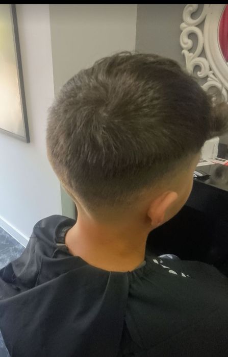 Предлагам мобилен фризьор  Варна