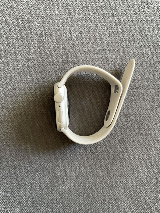 Apple Watch SE 2 gen / 40 mm / Starlight