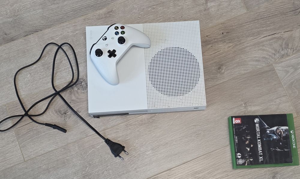 Vand Xbox One S - 500 Gb ca nou.