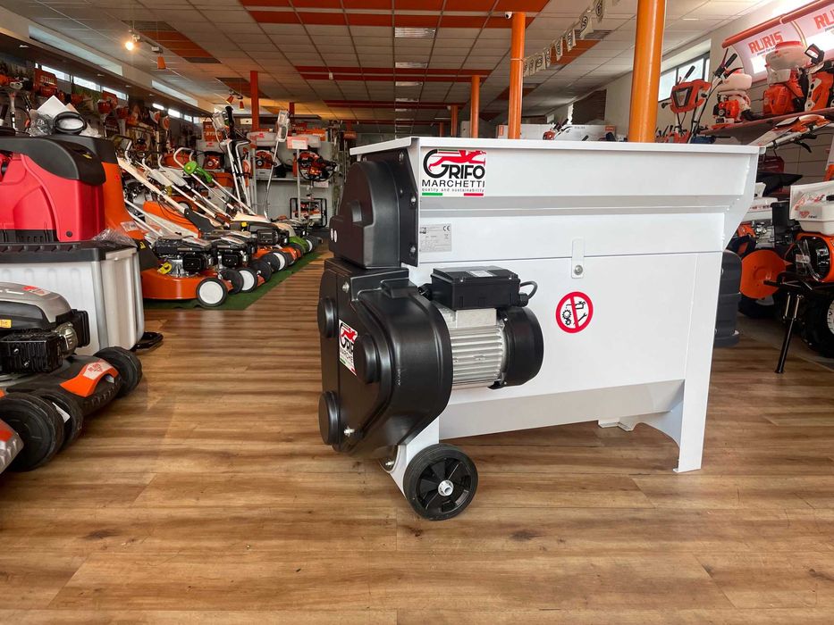 Zdrobitor struguri cu desciorchinator electric GRIFO cu pompa DVEP 20